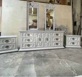 Dresser set