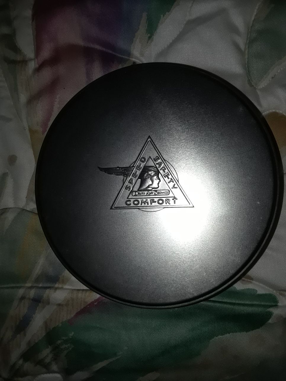 Delta airline 1st class tin $3