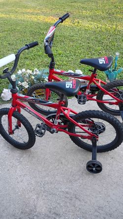 Selling (2) Huffy 18" rock it kids bike! New condition,with training wheels!