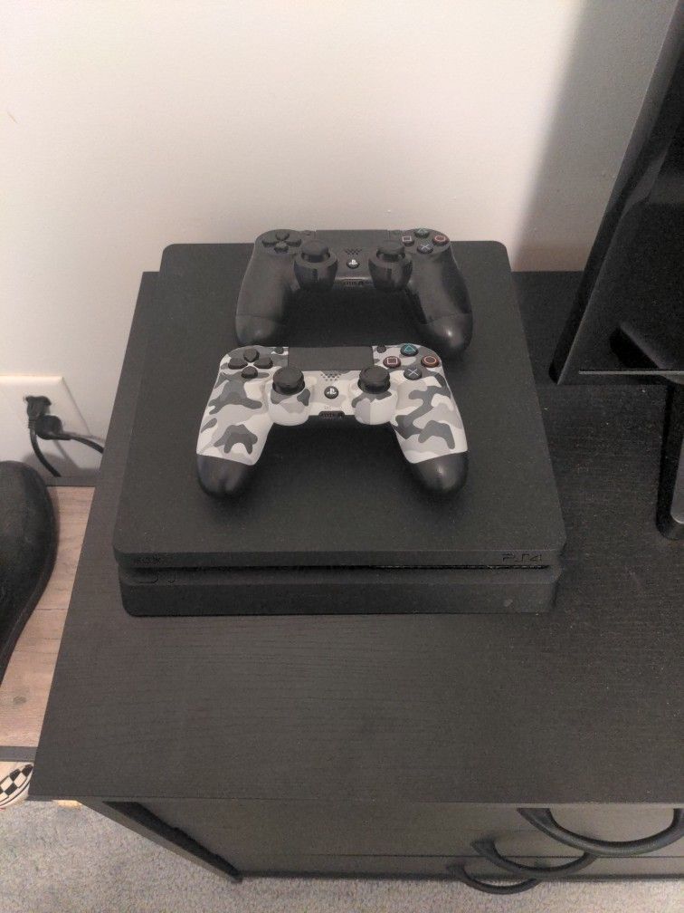 1 T PS4 Slim Edition-2 controllers-HDMI-Power Cord