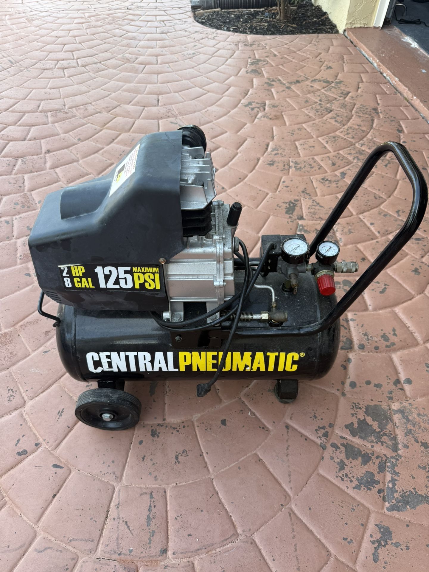 Central Pneumatic 8 gallon portable air compressor