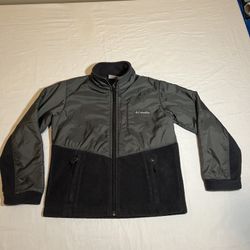 Columbia Boys 6/7 Black Jacket With Zipper Closure  