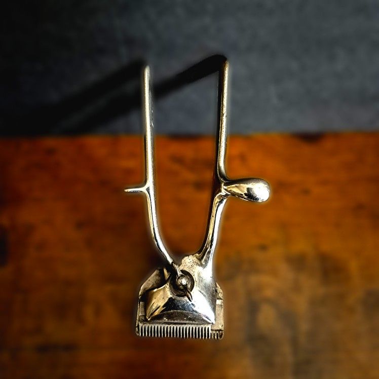 Vintage Manual Hair Clipper Antique Barber Tool Grooming Collectible Metal