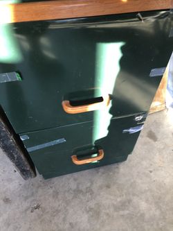Metal cabinet