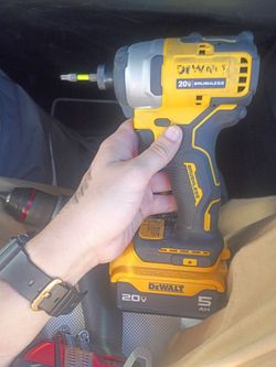 DeWalt Atomic Brushless Impact Driver 20 Volt Max with 5ah battery