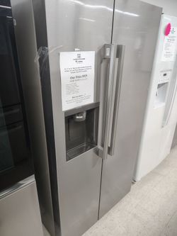 $929(MSRP$1599) LG Side-by-Side With Slim Ice Maker and Interior Touch Display