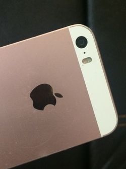iPhone SE rose gold