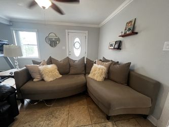 Chaise sofa with Accent Pillows