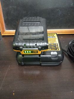 Dewalt Starter Pack 20V MAX Charger and 20V Battery