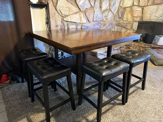 High Top Dining Room Table and 4 Bar Stools Set / Dinner Table / Pub Table