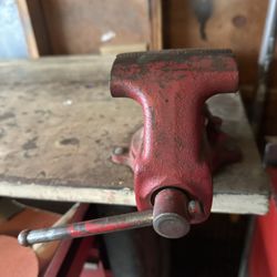 Commercial Work Desk with Toolbox and Vise Grip