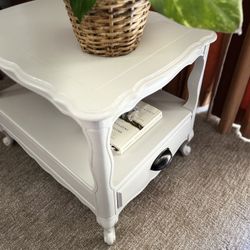 Vintage Hammary Furniture Brand End Table / Night Stand
