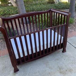 Bellini Crib with Petunia Pickle bottom Diaper Bag