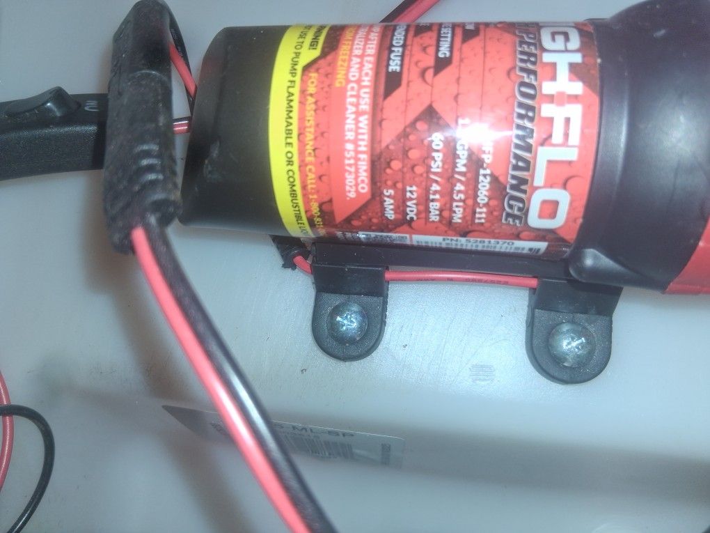 15 Gallon Tank With Pump And Sprayer