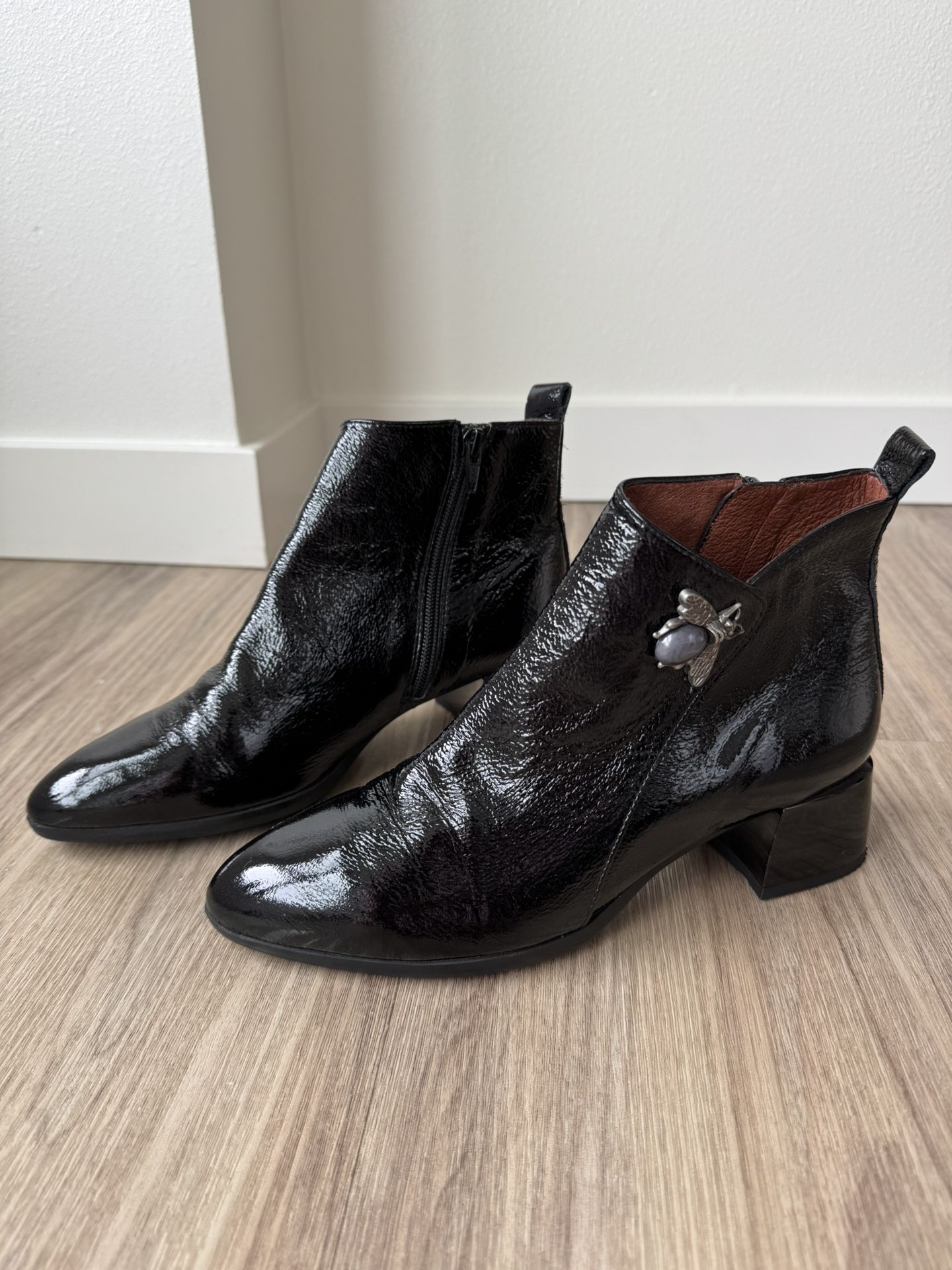 Hispanitas Women’s Patent Leather Black Bee Ankle Boots – Size 37.5 – New