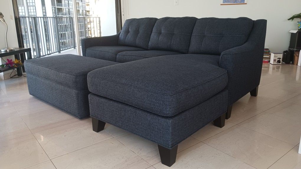 Sleeper Sectional Sofa and its ottoman