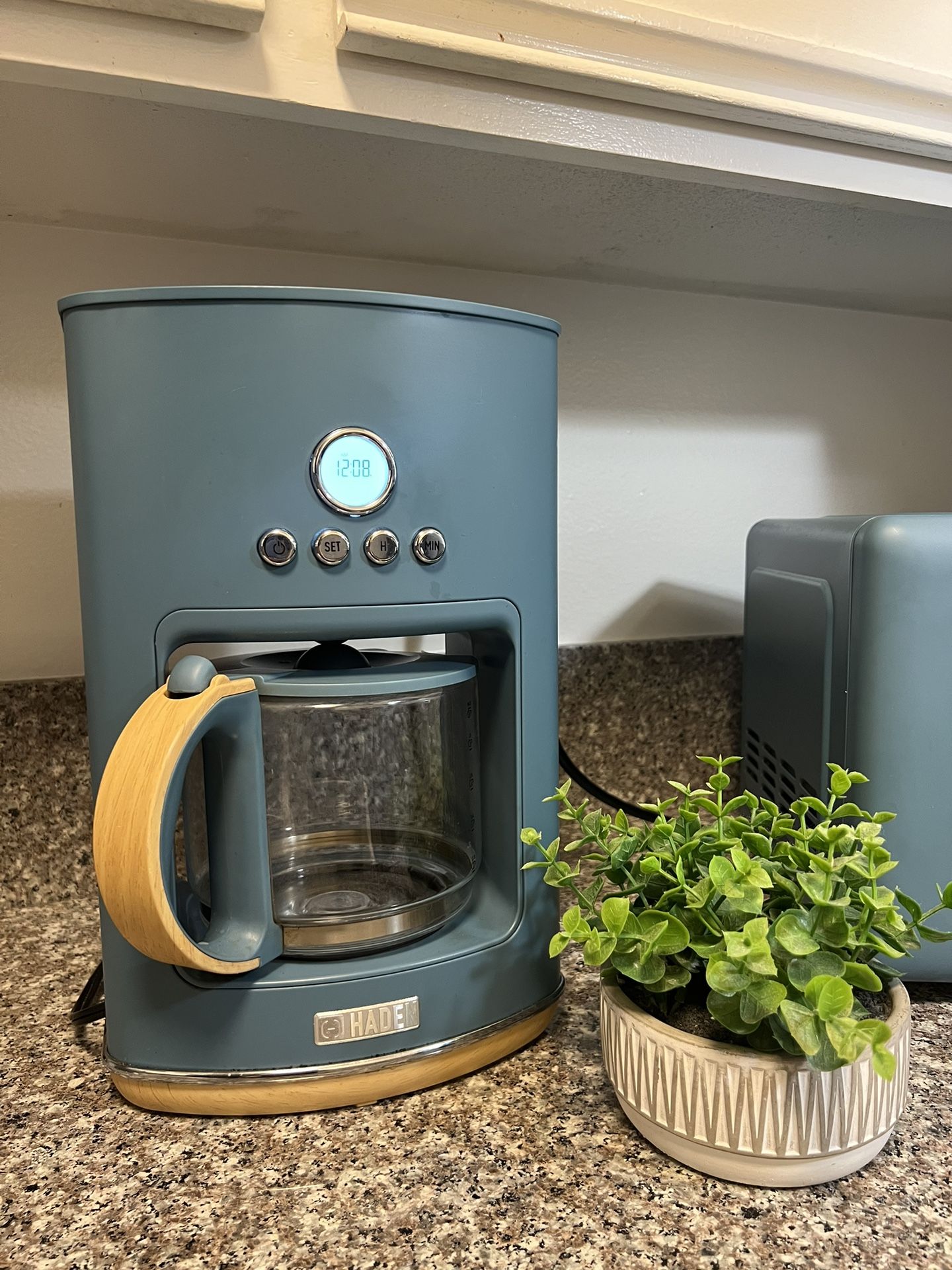 Haden Dorchester 10-Cup Capacity Programmable Retro Style Countertop Drip Coffee Maker Machine With LCD Display, Delay Brew, And Auto-Off, Stone Blue