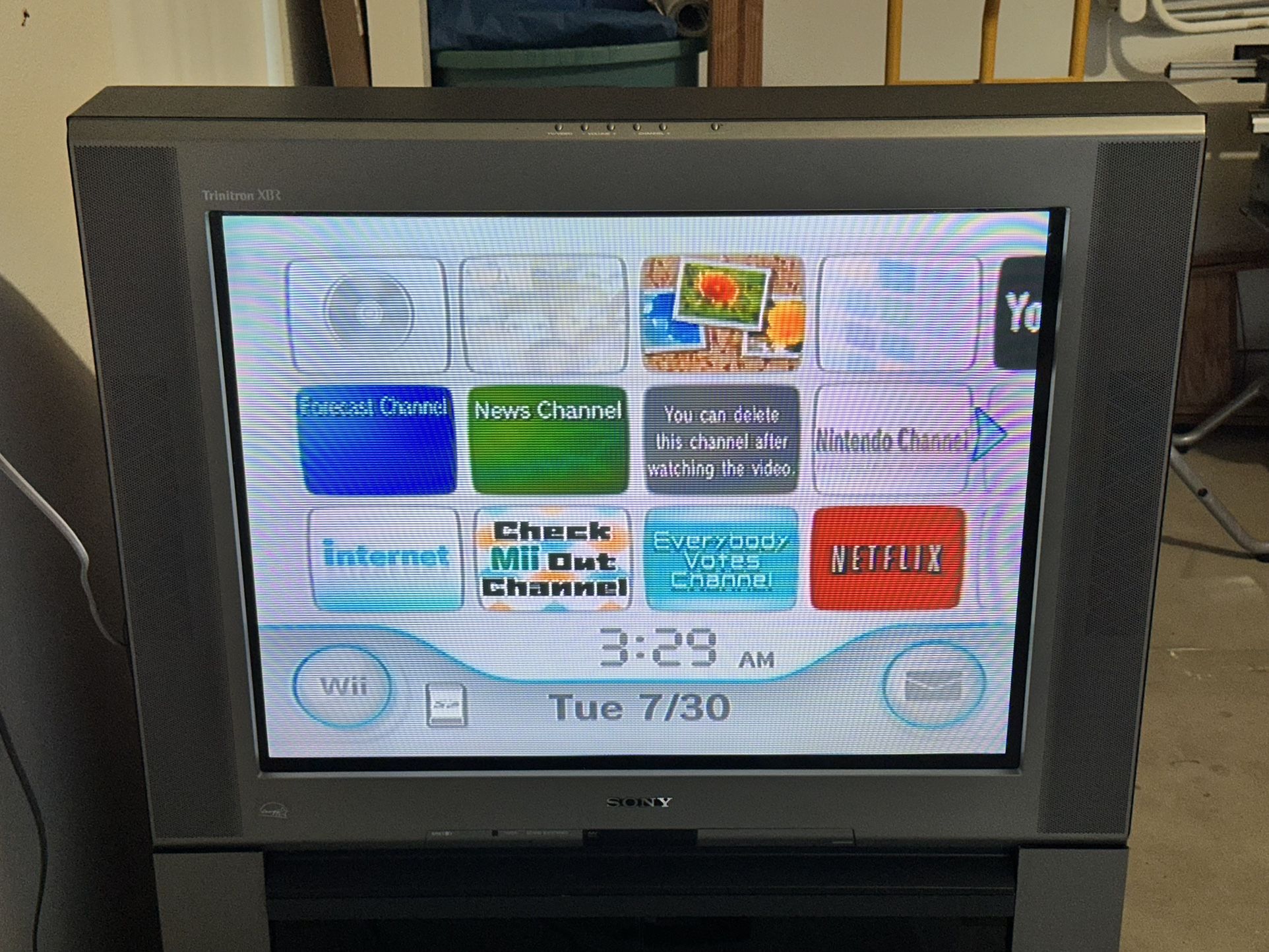 Vintage Sony Trinitron XBR 32” CRT TV with Media Center Base | Model KV-32XBR250