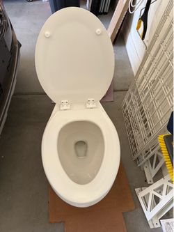 Toilet free to pick up