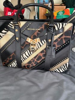 Michael Kors Nouveau Hamilton leather purse with dust bag.