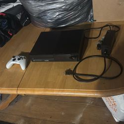 Xbox One With Controller 