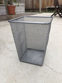 Amazon Basic Trash Cans 