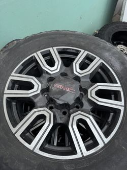 GMC Sierra 2500HD Denali Wheels/Tires