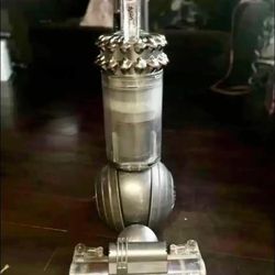 DYSON CINETIC BIG BALL ANIMAL + ALLERGY VACUUM retail $700The Dyson Cinetic Big Ball Animal + Allergy vacuum cleaner is pinnacle Dyson, in that it mak