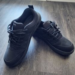 Crocs Low-Top Lace-Up Sneakers Black