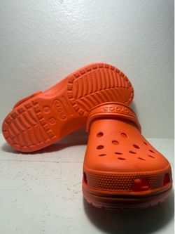 Crocs men’s size 8 /w size 10 Orange Classic Clog Sandal Slip-On Rubber Adju