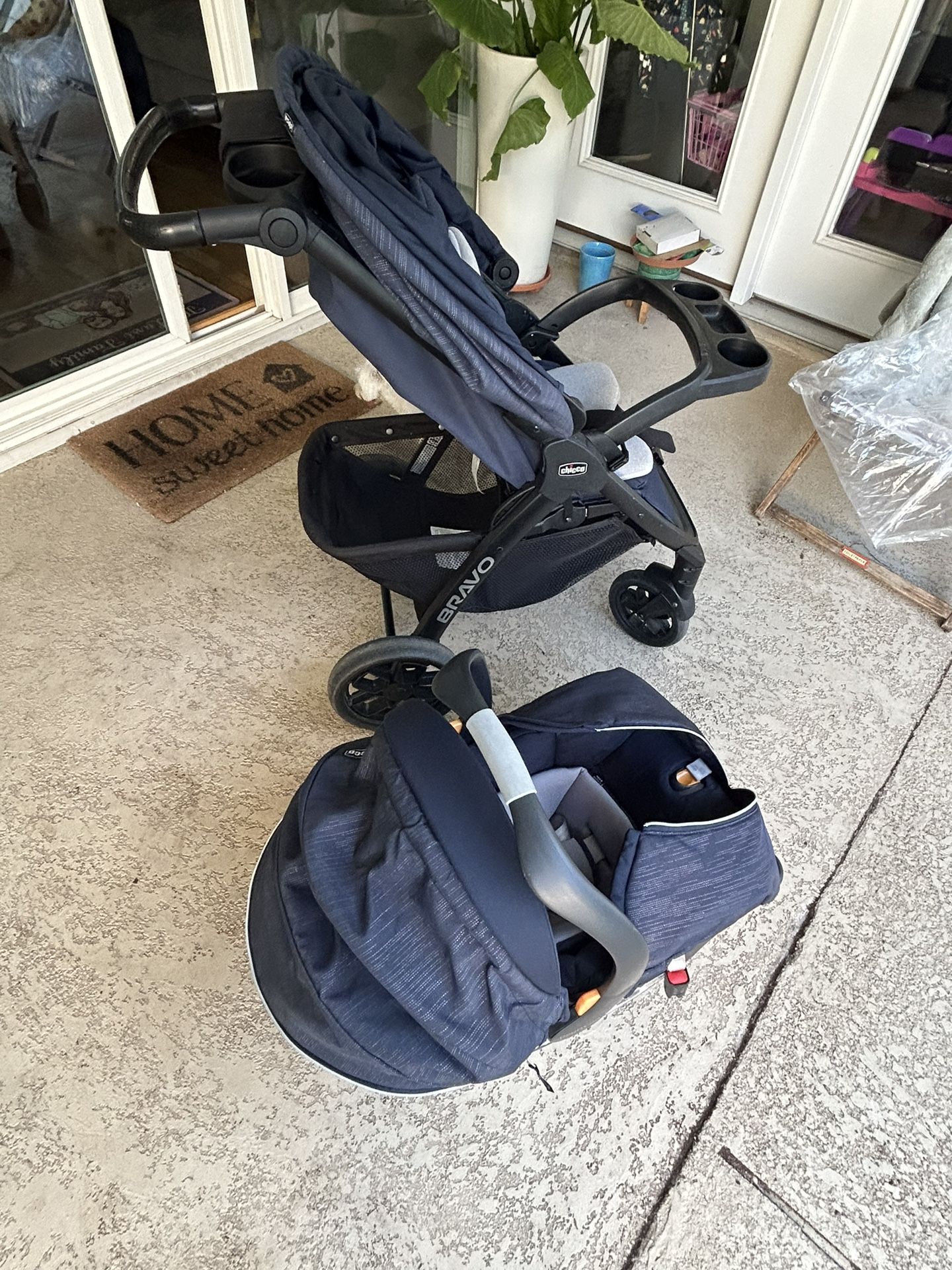 Chicco Bravo 3-in-1 Trio Travel System, Quick-Fold Car Seat and Stroller Combo with KeyFit 30 for Infant | Brooklyn/Navy