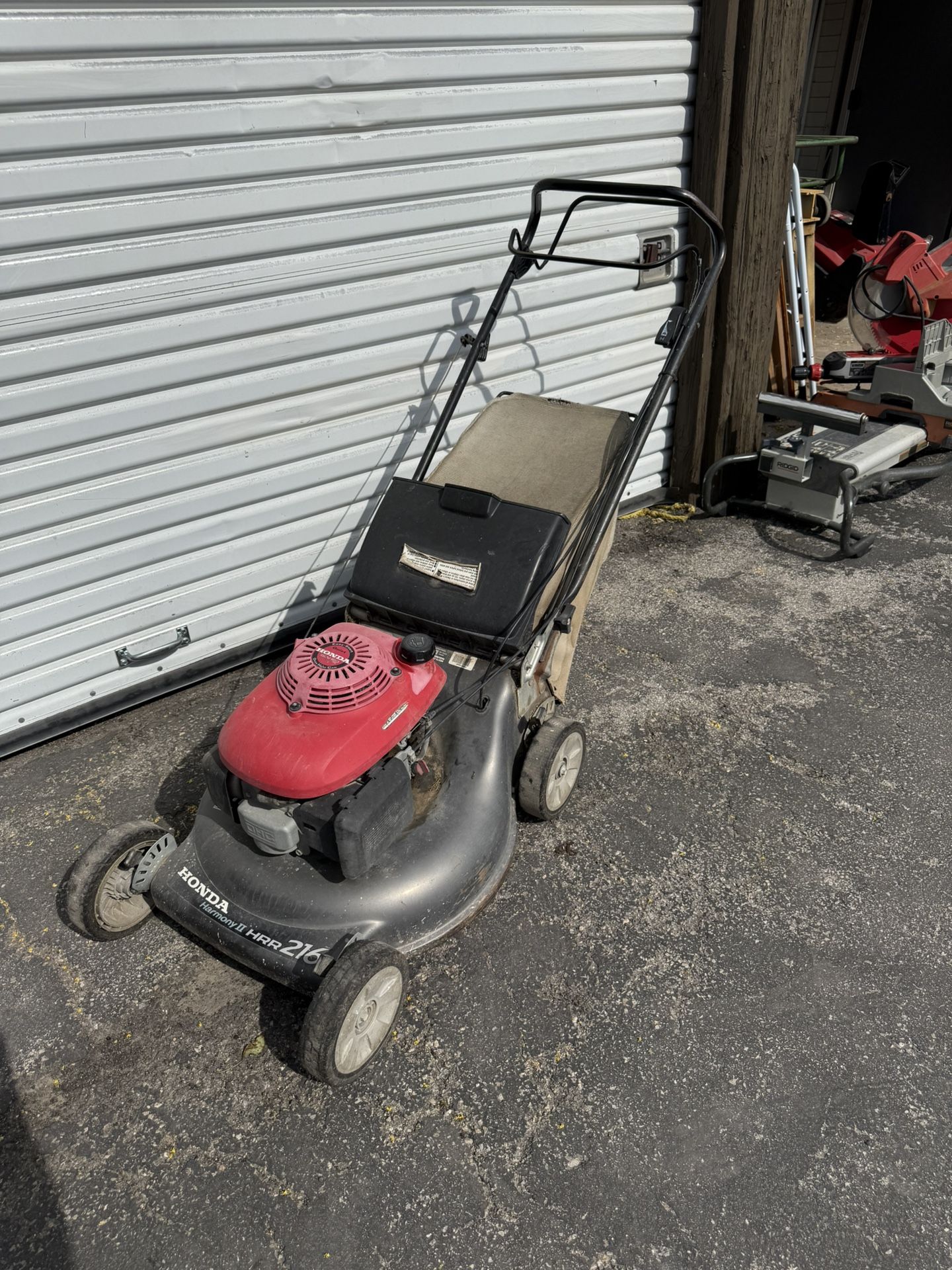 Honda Harmony II HRR 216 Lawnmower