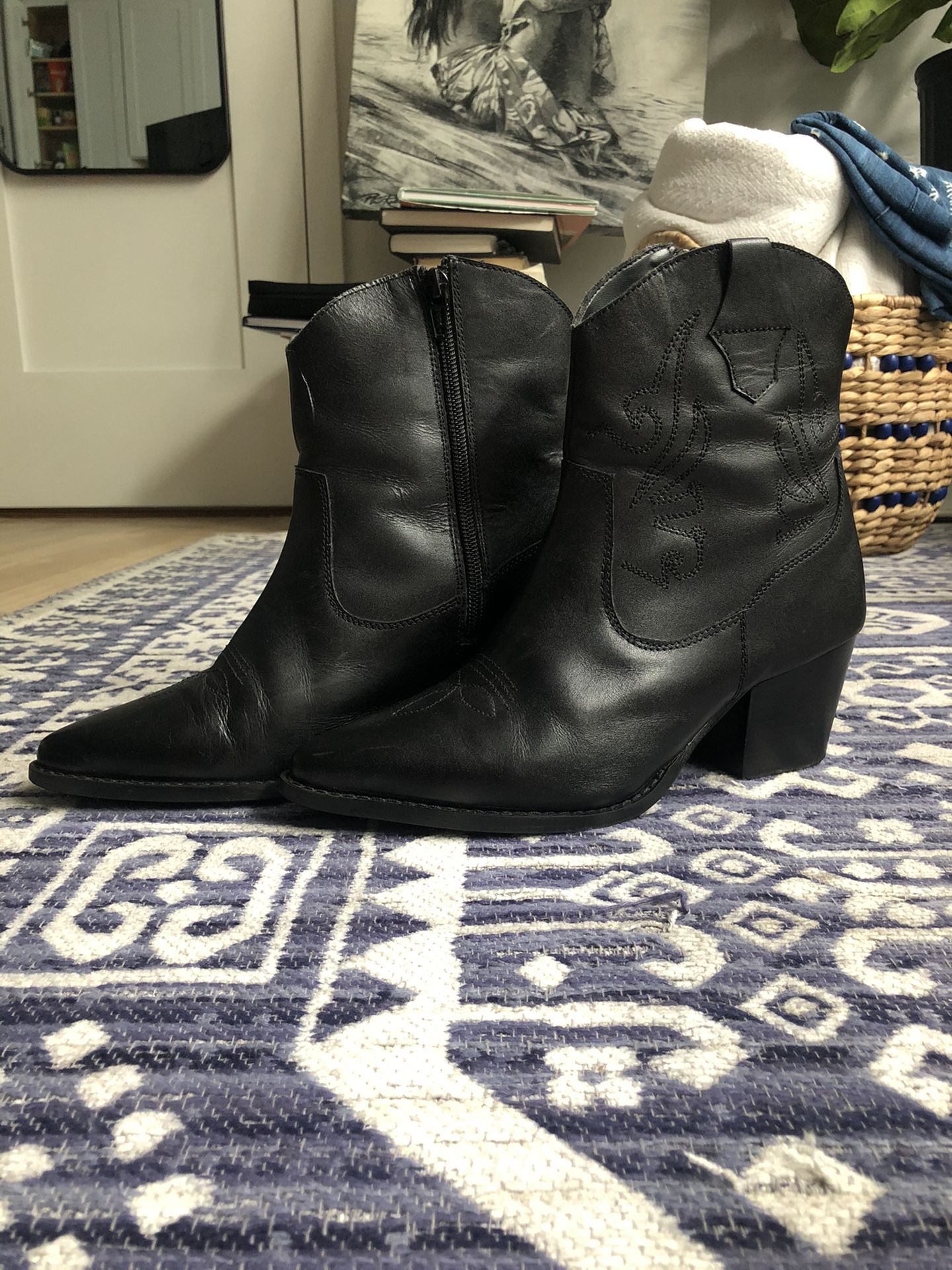 Nasty Gal - SIZE 5 Black Leather Western Cowboy Ankle Boots