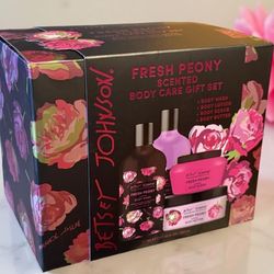 🎀Betsy johnson body Care Gift Set✨