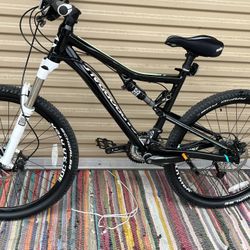 Cannondale Fuel Suspension Mountain Bike  Size S Tire 26