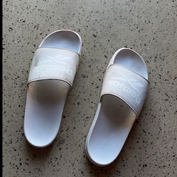 $15 Reebok Slides Size 11