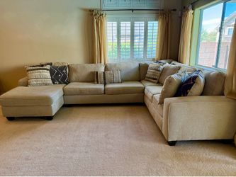 Large Beige Sectional Sofa with Chaise & Accent Pillows – Excellent Condition