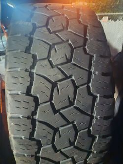 33x12.50R18 Toyo open country At2 Tires (4)
