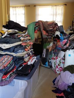 Variedades De Ropa De Buena Calidad . De Niños, Hombre,mujeres Y Jóvenes Muy Buena Presetacion Cómo Nueva Hay Con Etiquetas Y Sin Etiquetas