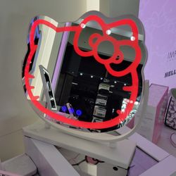 🍀 Hello Kitty® Kawaii LED Lighted Makeup Mirror with Base.