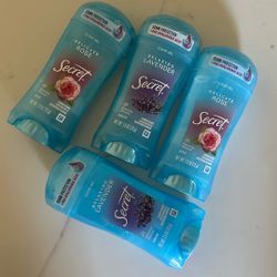 Desodorante Secret 4 × $20