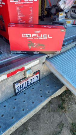 Milwaukee
M18 FUEL GEN II 18V Lithium-
lon Brushless Cordless 1/2 in.
Hole Hawg Right Angle Drill
(Tool-Only)