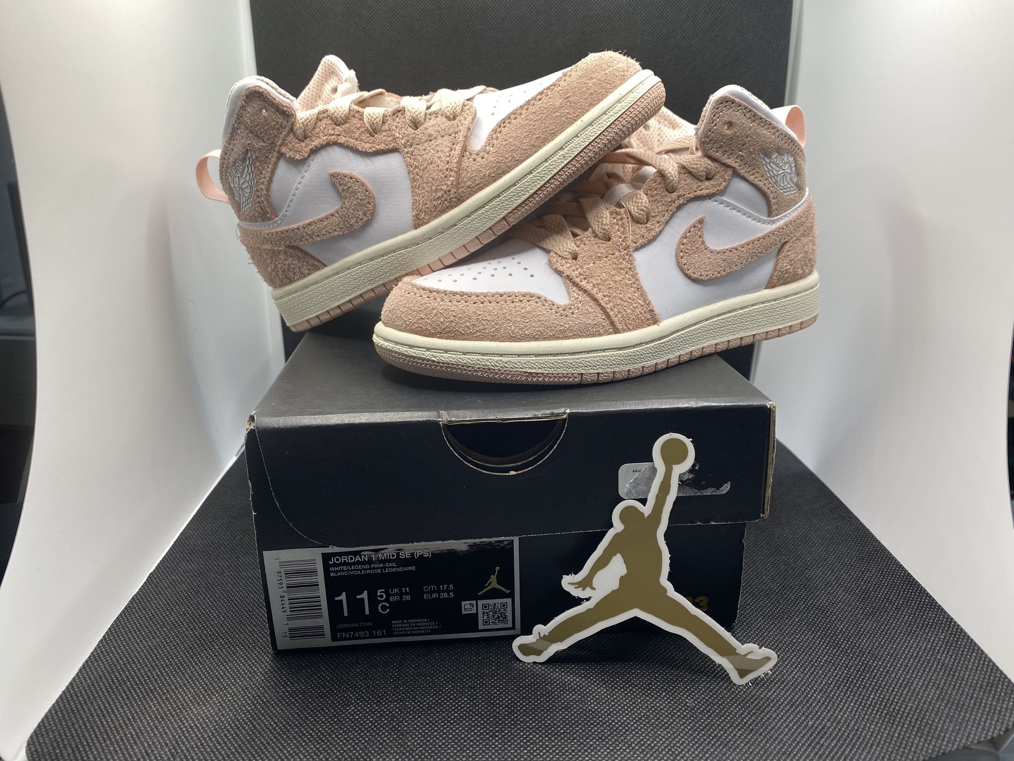 🔥New 🔥Jordan 1 MID Special Edition - Boys 11.5C