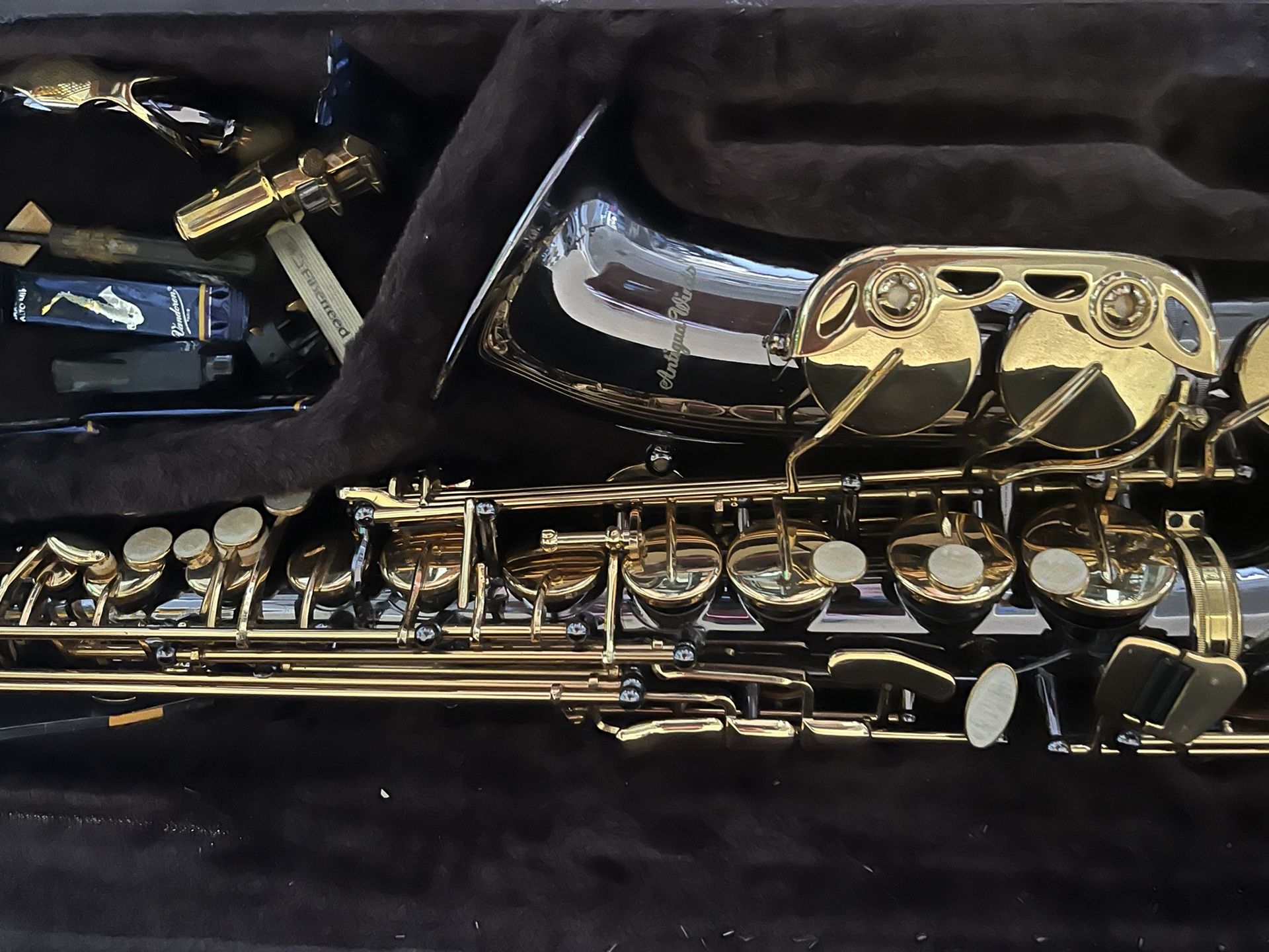 Saxophone , Guitars
