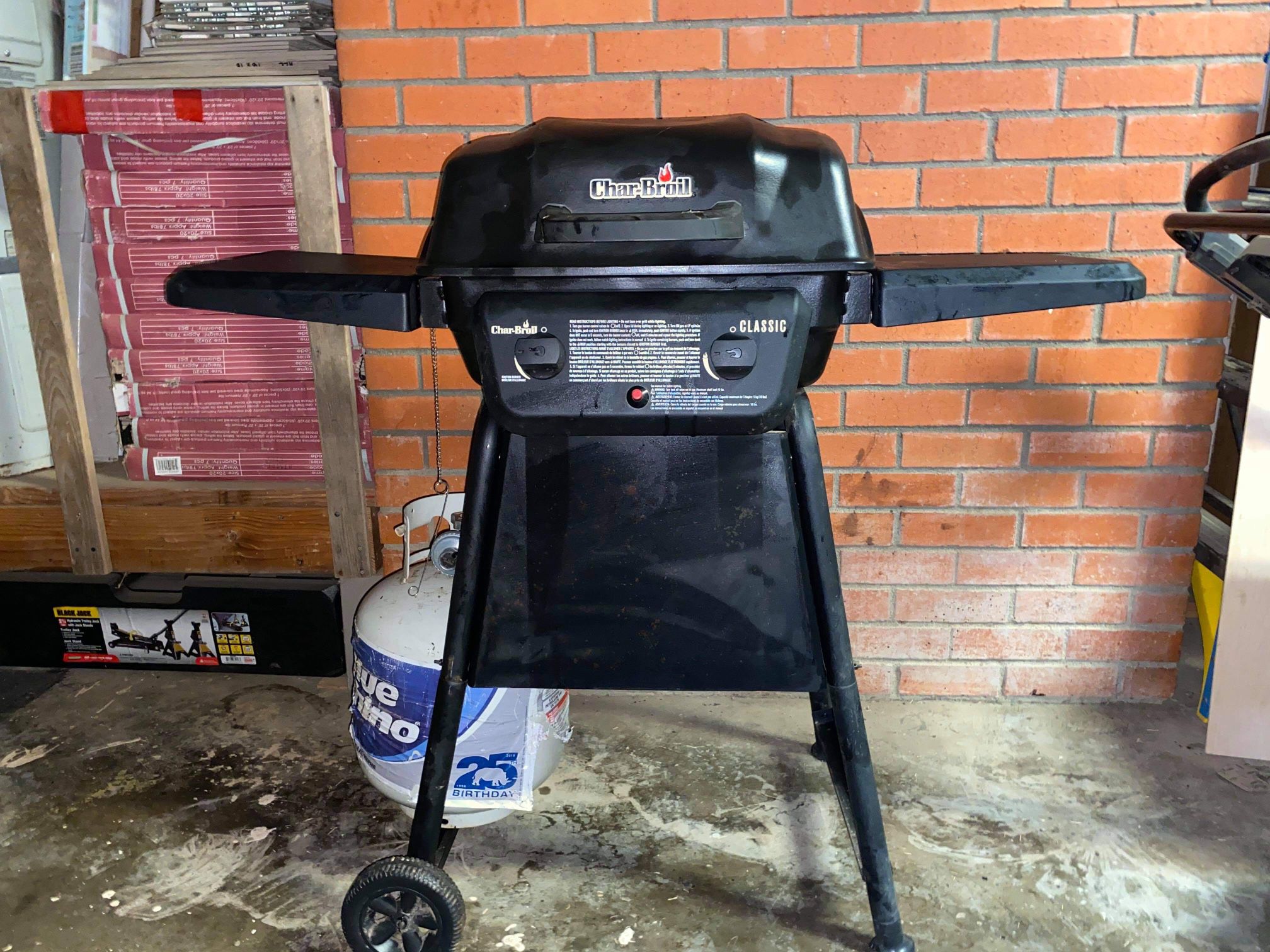 Charbroil dual Burner Propane Grill With Cover