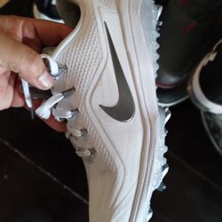 Men's Size 7.5 Nike Golf Cleats