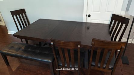 Wooden dining table for (4-8) people with 4 chairs and  bench for 3 people in good condition, it has extension peace, driveway pickup.
Table L60"*W42"