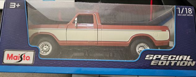 Maisto Special Edition 1/18 Die-Cast Ford Pickup Truck