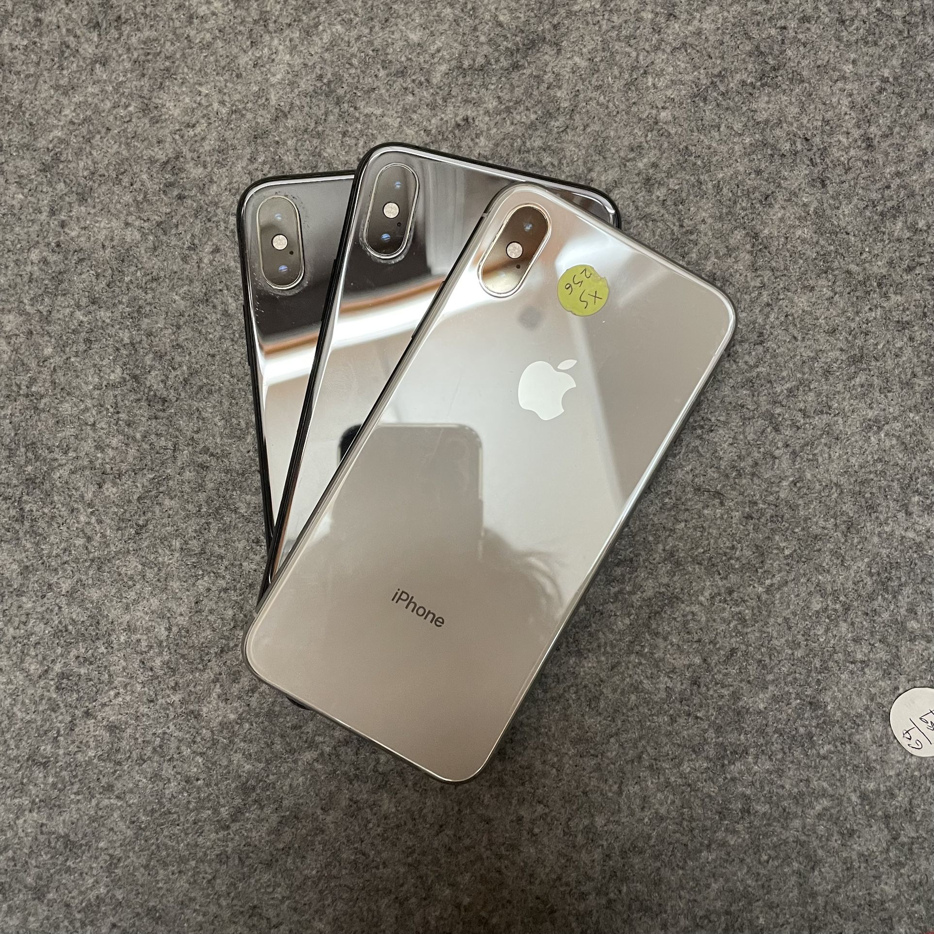 Iphone Xs 64 gb Unlocked Comes with Store warranty Free charger