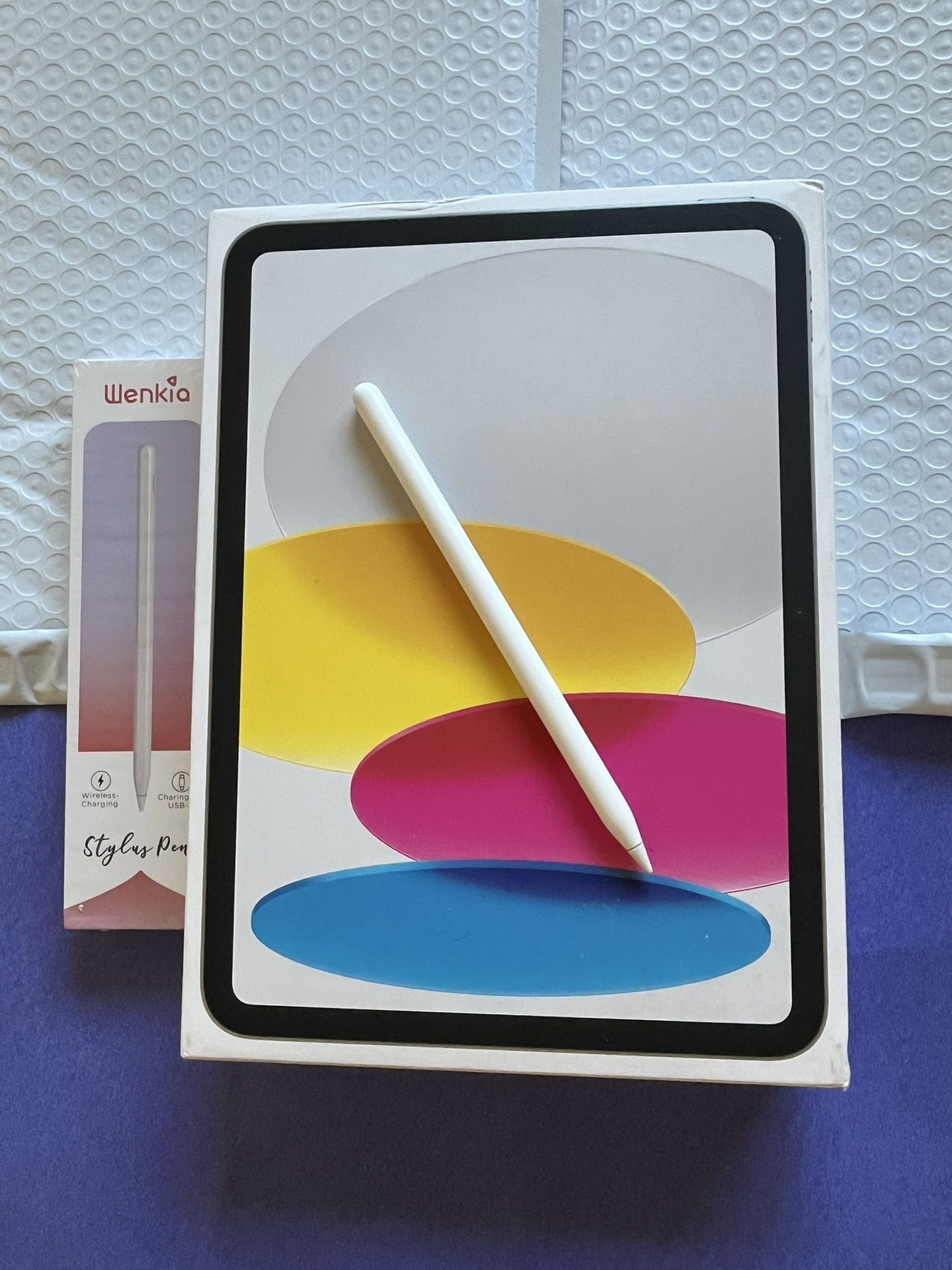 Apple iPad 10th Generation (2022 model /new sealed ) 256gb with Pencil, keyboard & Case